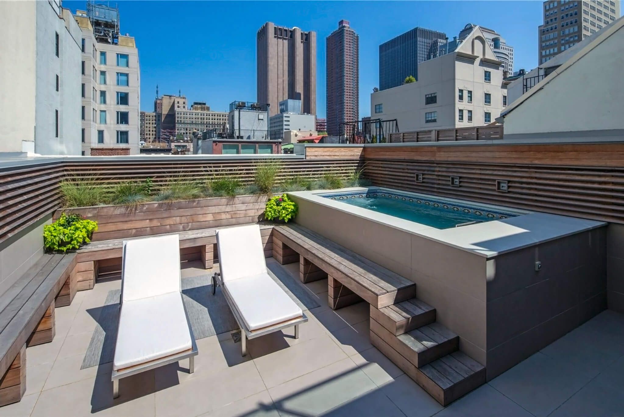 picture of a rooftop Endless Pools model in New York City's TriBeCa neighborhood