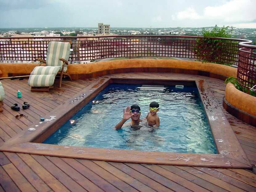 picture of a rooftop Endless Pools swimming machine in the Dominican Republic