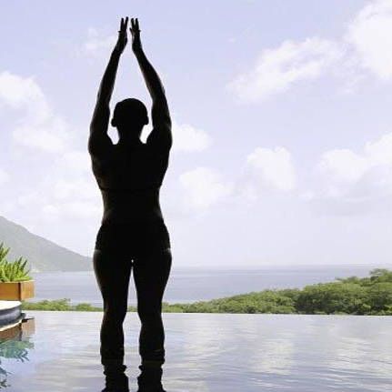 picture of swimmer in an infinity-edge pool