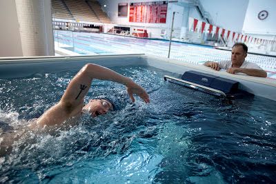 picture of Coach Tim Murphy training swimmer Alex Meyer in the Endless Pools Elite pool